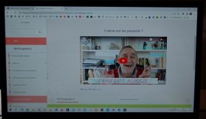 l'éducation de votre chien berger australien. eduquer sans s'enerver il aboie sur les passants